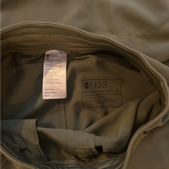 Figs Moss Green Evan’s Pant and Halle Top Set size Small - Picture 7 of 10